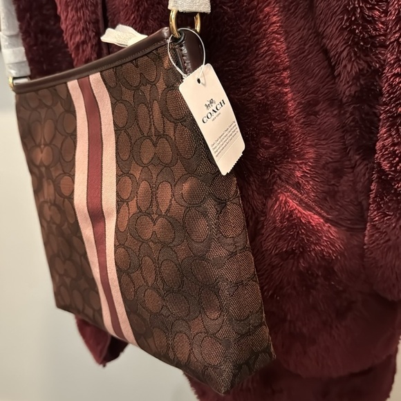 Coach signature logo monogram crossbody NWT - Picture 5 of 13